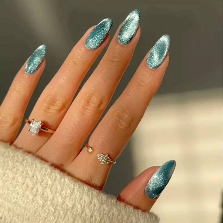 Velvet nails: la técnica de manicura más elegida por las mujeres en el 2023
